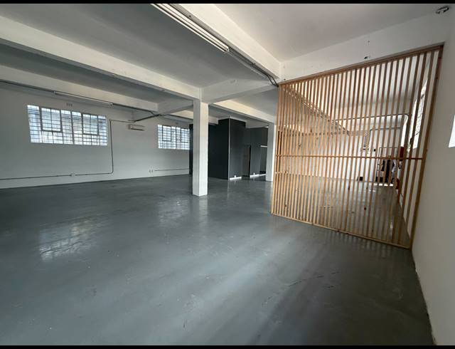 180M² BUILDING TO LET IN WOODSTOCK